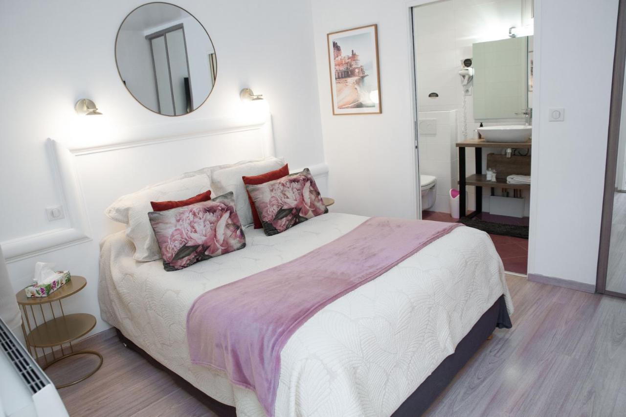 Hotel Des Dauphins Bourgoin-Jallieu Екстериор снимка