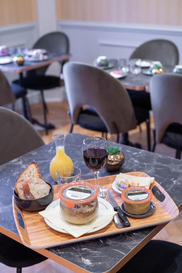 Hotel Des Dauphins Bourgoin-Jallieu Екстериор снимка