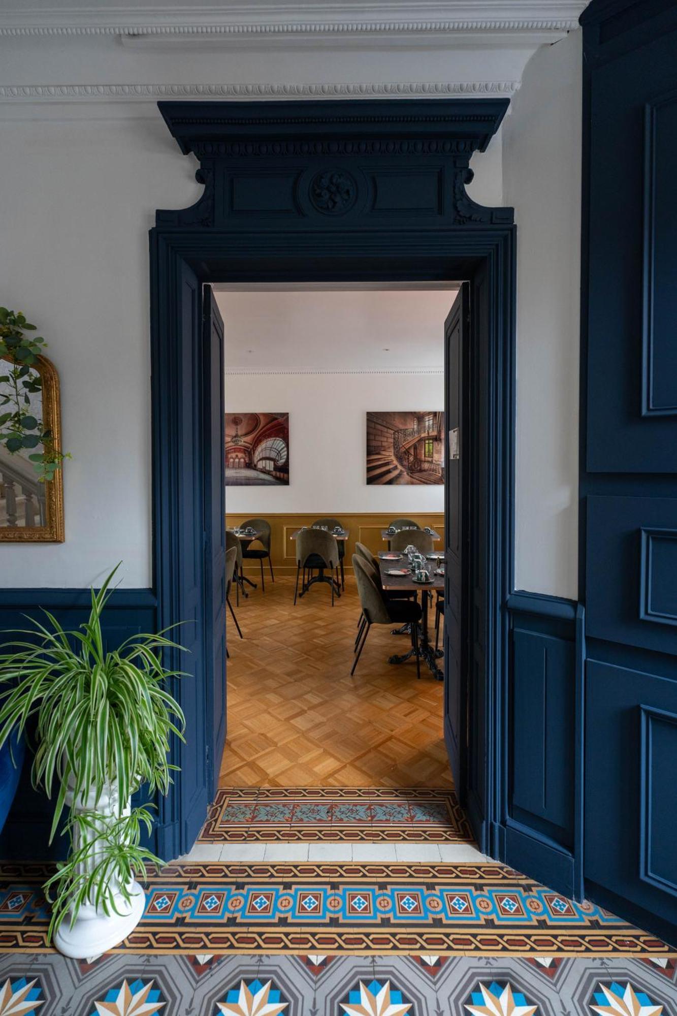 Hotel Des Dauphins Bourgoin-Jallieu Екстериор снимка