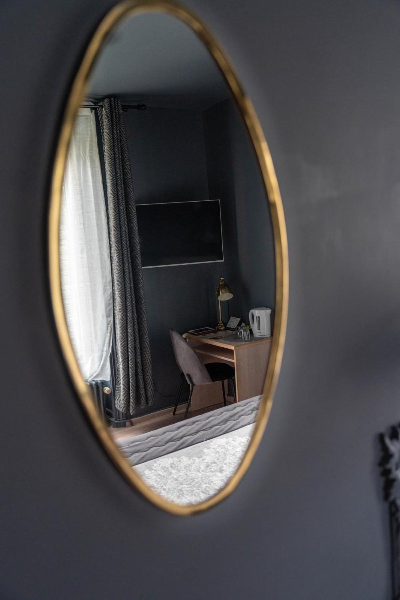Hotel Des Dauphins Bourgoin-Jallieu Екстериор снимка