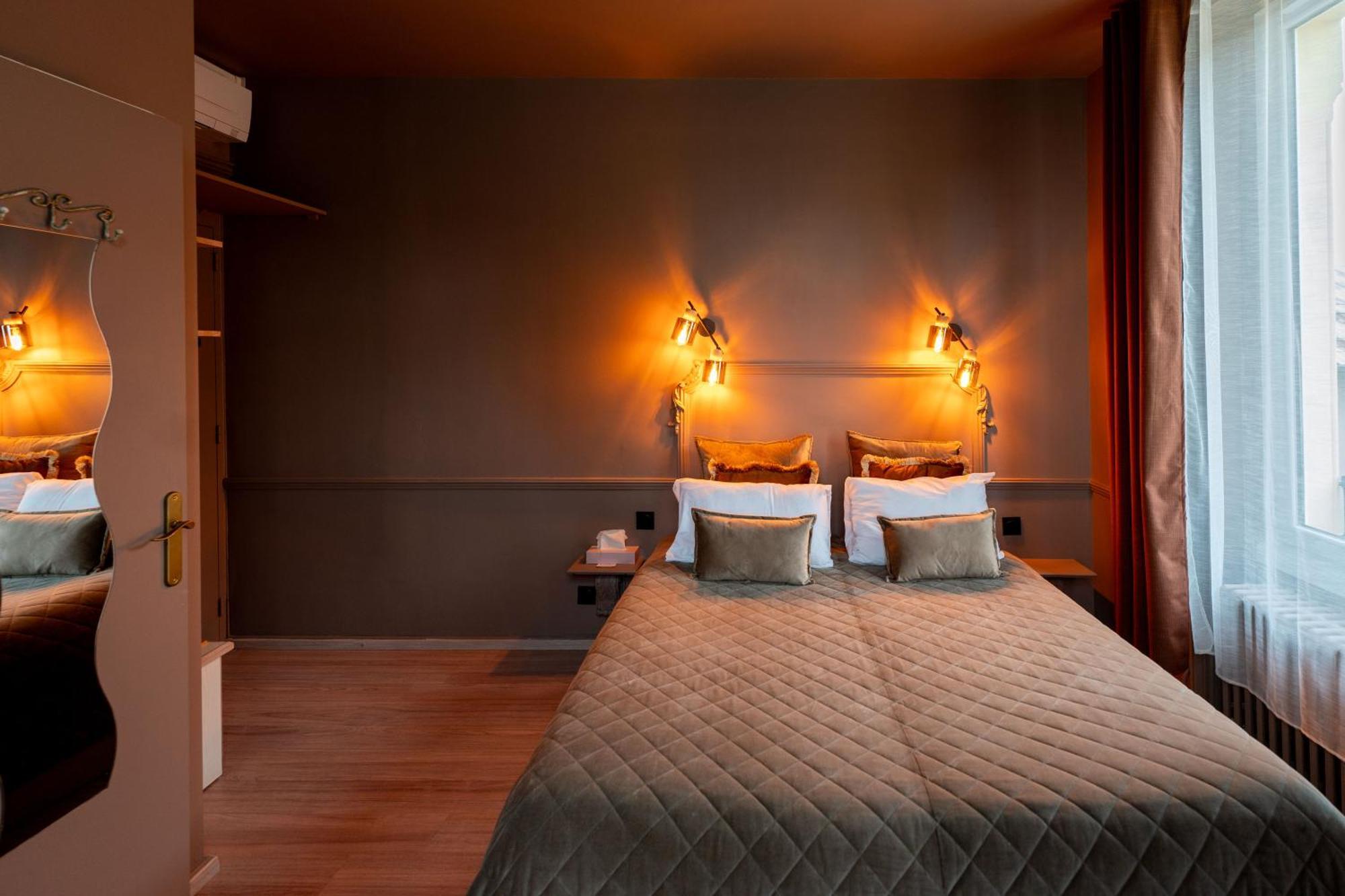 Hotel Des Dauphins Bourgoin-Jallieu Екстериор снимка