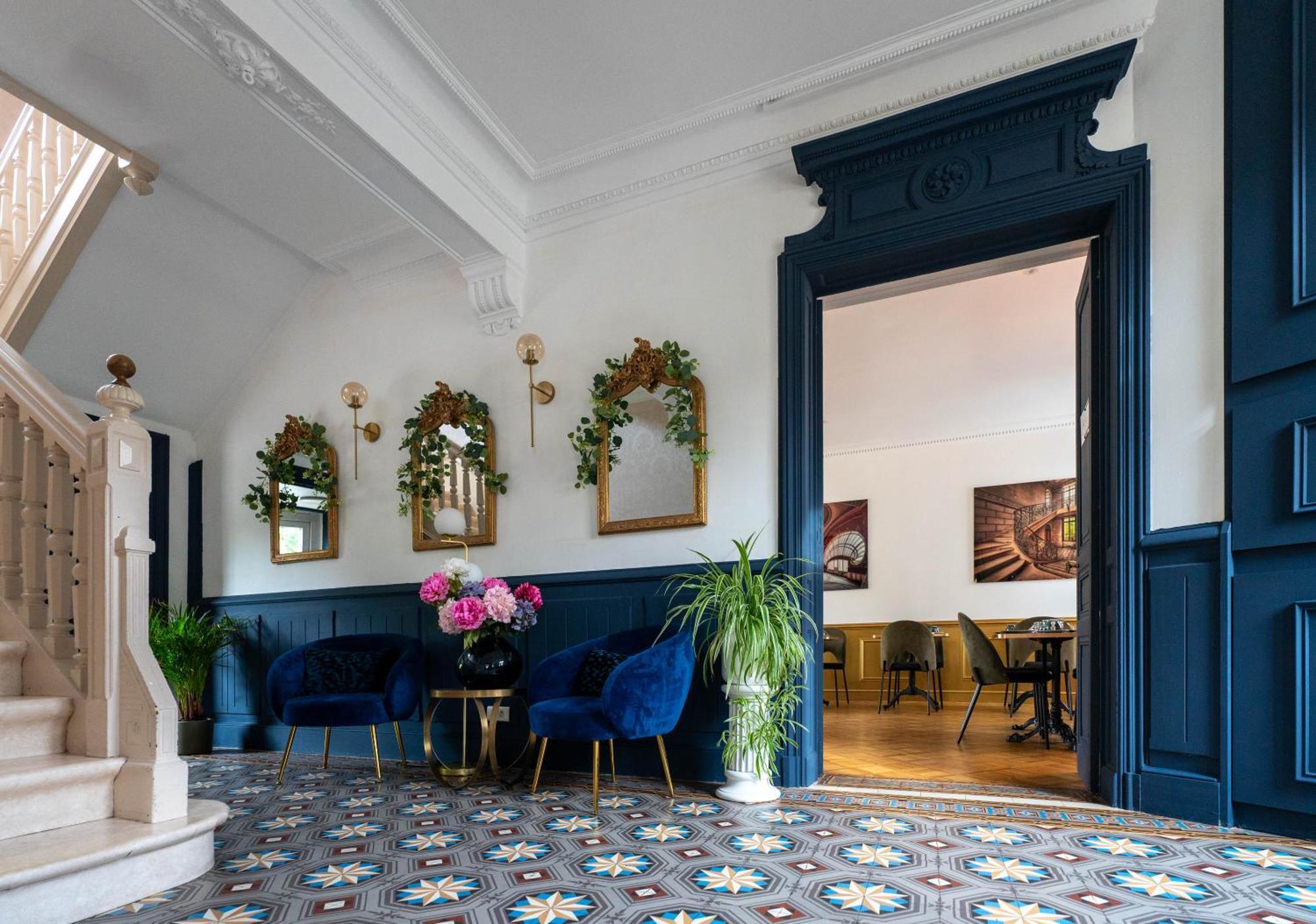 Hotel Des Dauphins Bourgoin-Jallieu Екстериор снимка
