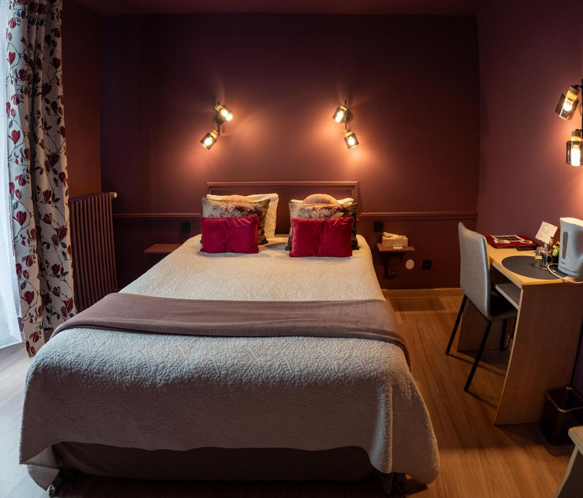 Hotel Des Dauphins Bourgoin-Jallieu Екстериор снимка